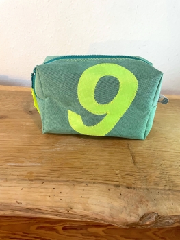 Kosmetiktasche grün eckig mit Zahl